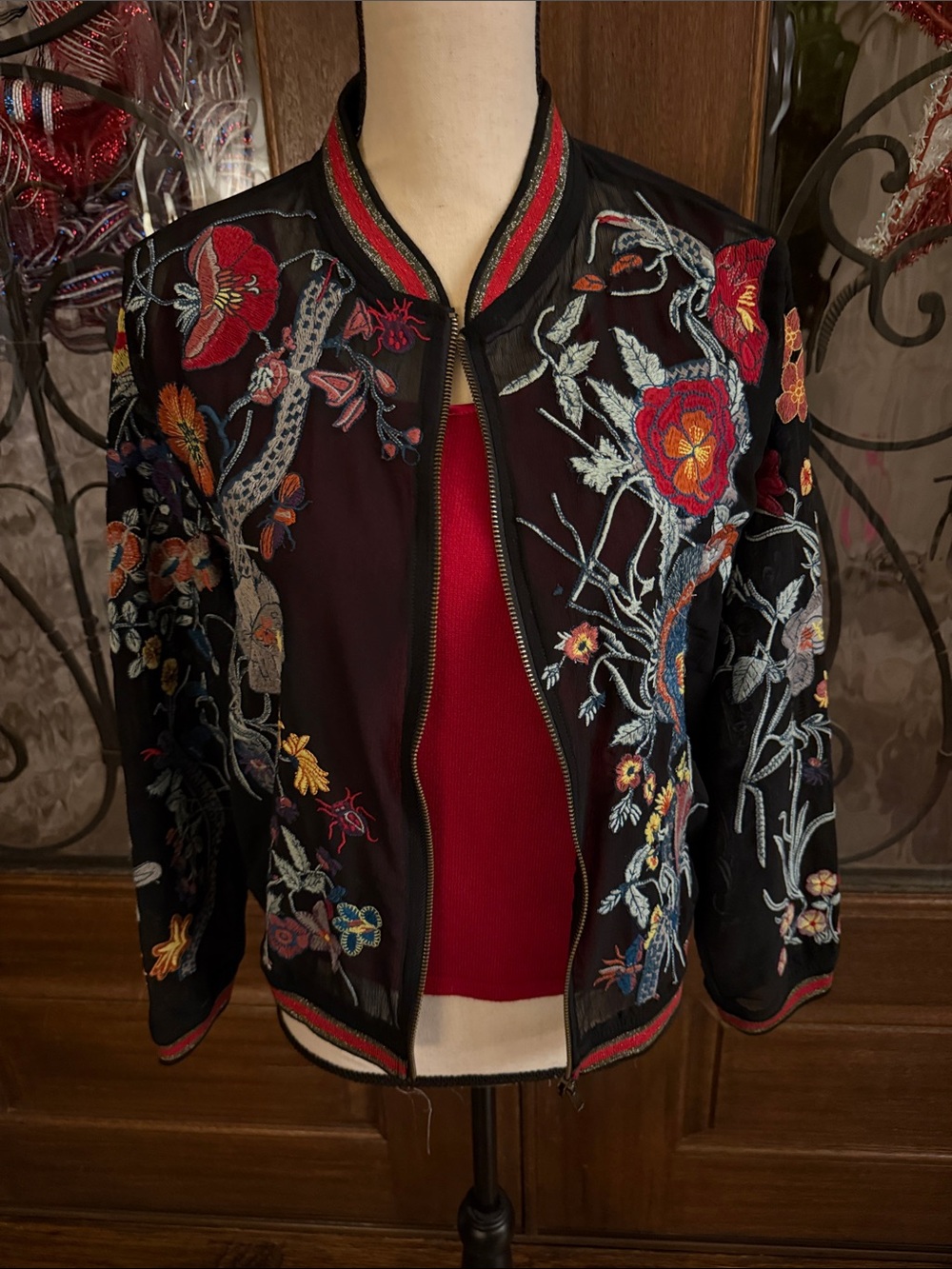 Arrata Silent Journey Bella’s Embroidered Bomber BLK